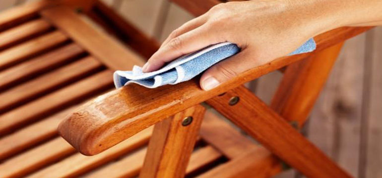 Menjaga Furnitur Kayu Tetap Kinclong di Kala Musim Hujan Menimpa, Ini Caranya!