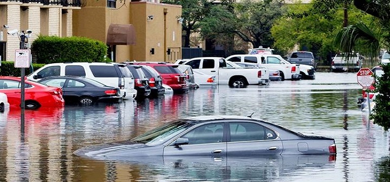 Ini Beberapa Cara Mengatasi Mobil Terendam Banjir