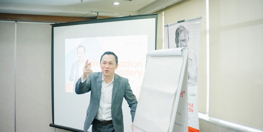 Tren Pelatihan Penjualan Online: Dari Webinar ke Virtual Coaching