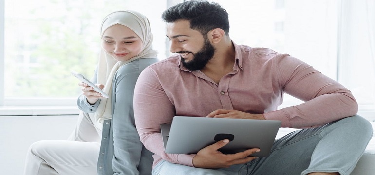 Tanda Pria Mencintaimu Lebih dari yang Kamu Tahu