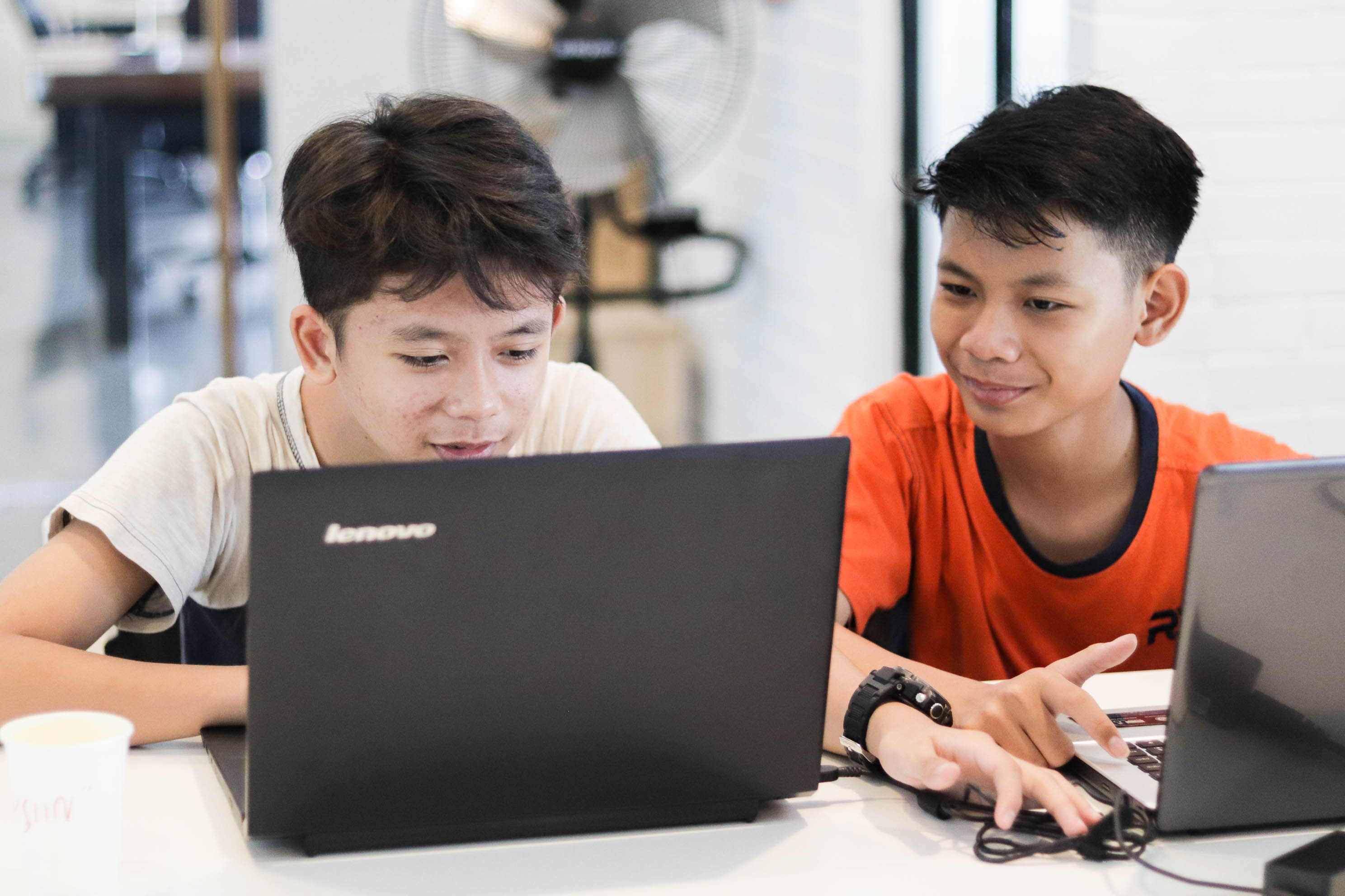  Bahasa Inggris Pelajaran IPA: Istilah Biologi, Fisika, dan Kimia