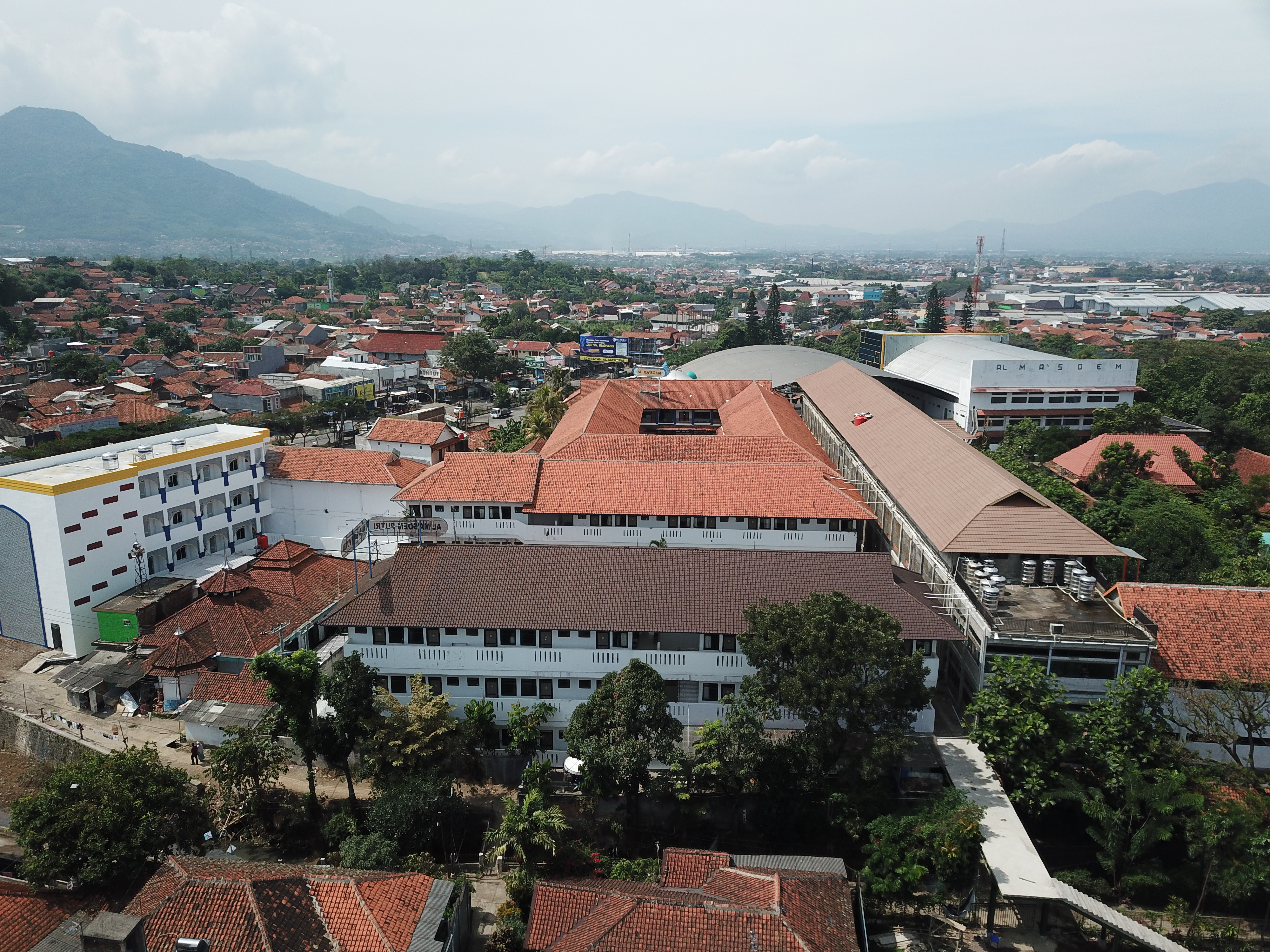 Integrasi IMTAQ dan IPTEK dalam Kegiatan Ekstrakurikuler di SMA Islam Al Masoem Bandung