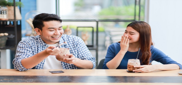 Topik Perbincangan yang Membantu Mempertahankan Ketertarikannya Kepadamu