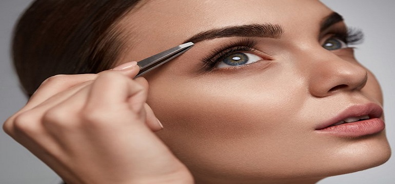 Tips Mudah Memakai Eyeliner untuk Pengganti Pensil Alis
