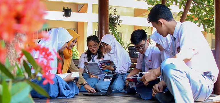 Antara Jurusan IPA dan IPS di SMA: Mana yang Tepat?
