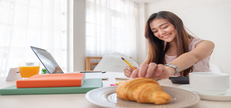 Ciri Emotional Eater, Lebih Sering Ngemil Saat WFH