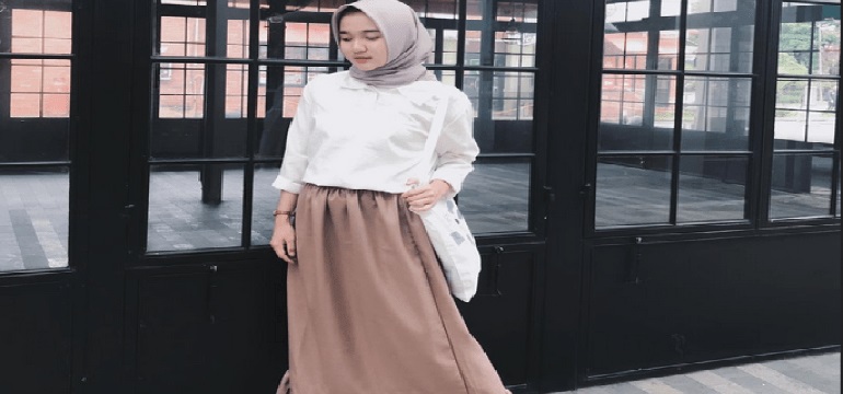 Perpaduan Pakaian Putih yang Membuat Tampilan Kian Berkelas