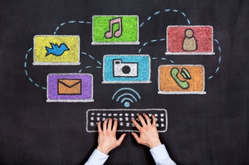 Bagaimana Jasa Ulasan Positif Membangun Kepercayaan Audiens Secara Efektif