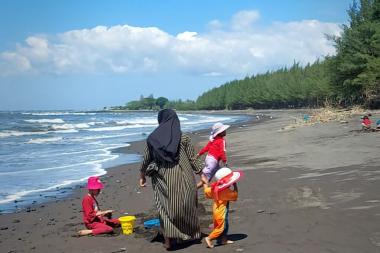 pantai bomo binaan sinergi foundation