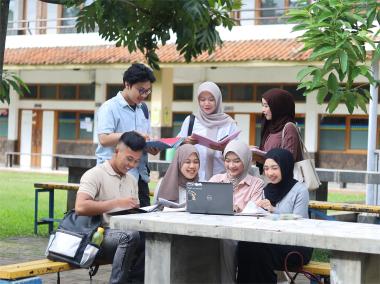 Program Pendidikan Bahasa Inggris Masoem University dalam Mencetak Entrepreneur Pendidikan yang Profesional dan Humanis